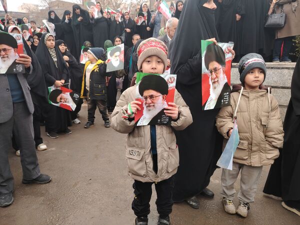 تولد ۴۷ساله‌گی انقلاب ایران در خیابان پانزده خرداد