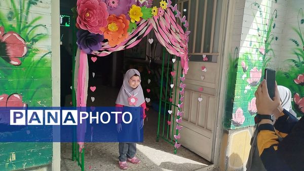 جشن شکوفه ها در دبستان نیایش 
