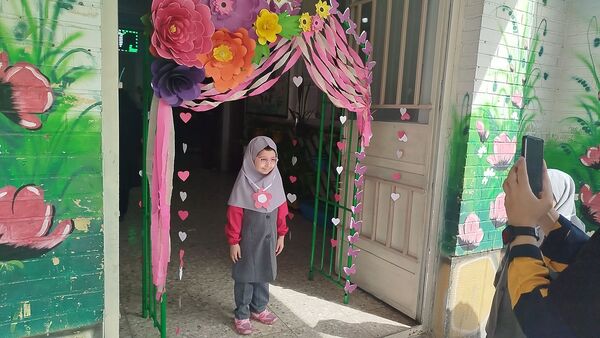 جشن شکوفه ها در دبستان نیایش 
