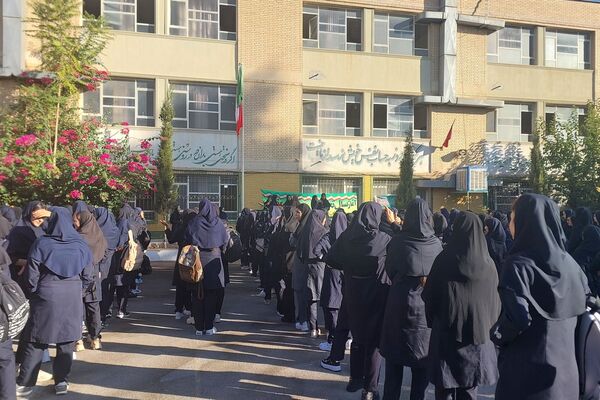 جشن آغاز سال تحصیلی جدید در دبیرستان شهید محمدتقی دستغیب