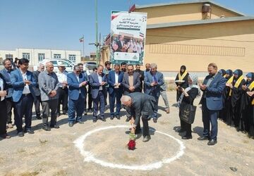 آیین کلنگ‌زنی مدرسه ۱۲ کلاسه  در آذرشهر
