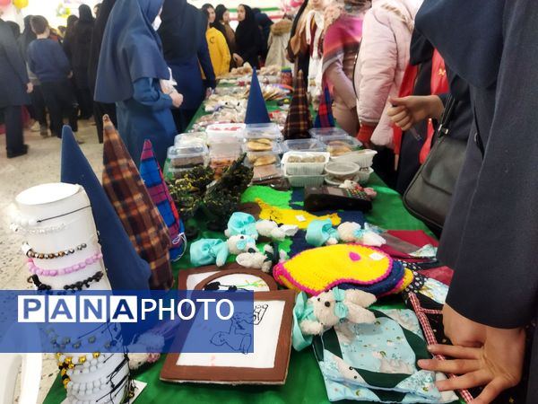 بازارچه دست‌سازه‌های دانش‌آموزان شهر راز