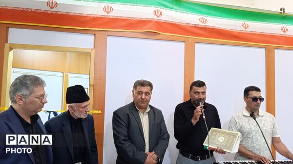 هنرمندان باباحیدر، نگارخانه آفتاب را گلباران کردند