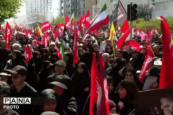 اشک‌ها و بغض‌های میلیونی در مسیر تشییع پیکر مطهر رهبر شهید