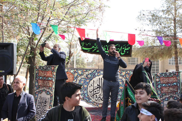 مجتمع مدارس سما کاشان ۱۳ آبان را با یاد شهدا و نام زهرا(س) گرامی داشت