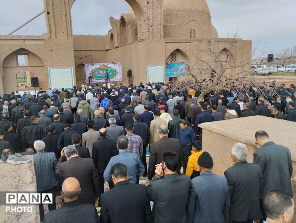 اقامه نماز بندگی در مسجد جامع تاریخی شهر رشتخوار