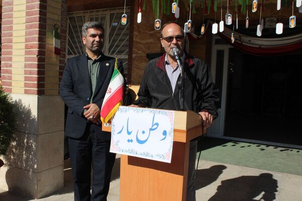 جوشش غیرت و همدلی دانش‌آموزان رباط‌کریم در مراسم وطن‌یار