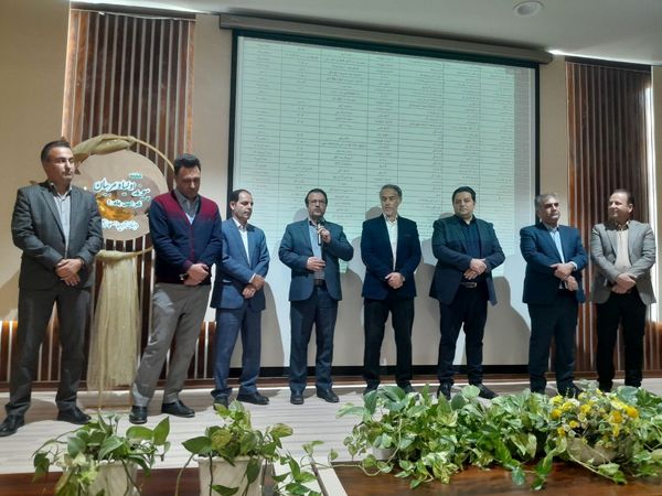 جلسه انجمن اولیا و مربیان در دبستان آرمینه مصلی نژاد ناحیه ۶ مشهد 