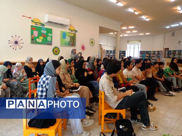 نشست ادبی خوانش نامه‌های سهراب سپهری در قم