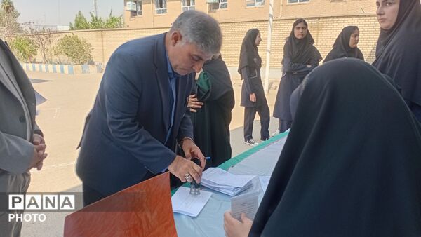 انتخابات انجمن اولیا در دبیرستان نمونه شهید مهناز کائیدی