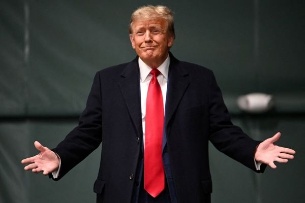 ترامپ: زلنسکی می‌تواند با چشم‌پوشی از کریمه و کنار گذاشتن ناتو جنگ را پایان دهد