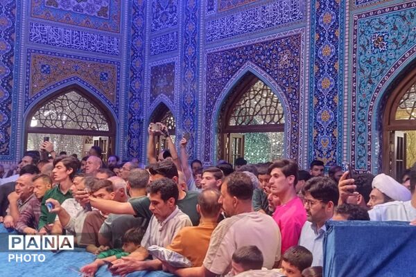 میثاق دوباره مردم جانفدا با رهبر شهید در حرم رضوی 