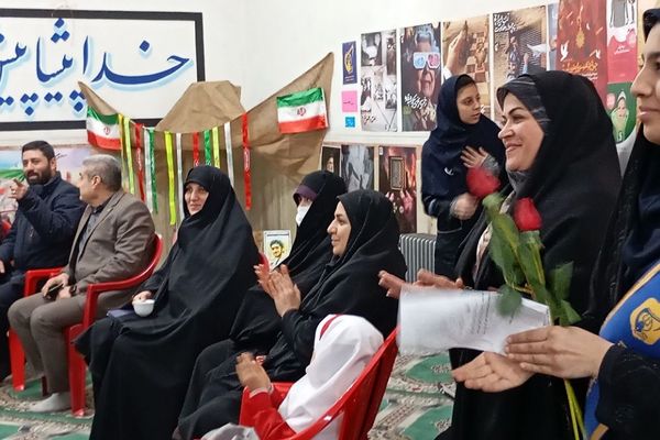 افتتاح نمایشگاه مدرسه انقلاب، کاری مشترک از دبیرستان ولیعصر (عج) و دبیرستان مهدیه ناحیه یک ری