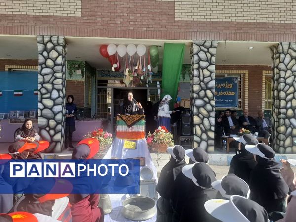 برگزاری ویژه‌ برنامه هفته فرهنگی در دبیرستان حضرت فاطمه‌زهرا(س) شهرستان فیروزکوه