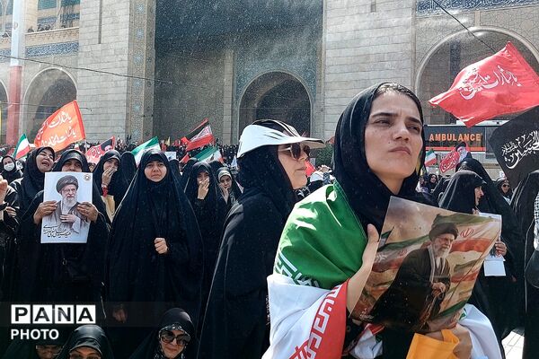 حضور باشکوه خونخواهان رهبر شهید در مصلی امام خمینی(ره) تهران