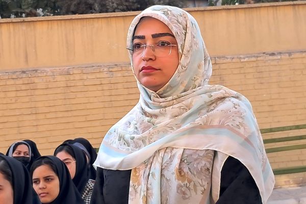 مراسم راز و رهایی؛ پنجره‌ای به دنیای دو نسل در دبیرستان نمونه‌دولتی ولایت بهارستان‌دو