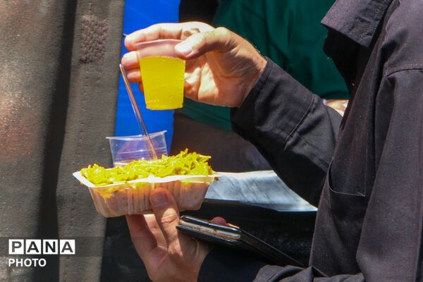 میزبانی فرهنگیان فشافویه در موکب عشاق الحسین(ع) سازمان دانش آموزی