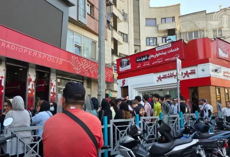 شکست سپاهان درویش را از خشم هواداران فراری نداد؛ فصل چهارم از سریال تجمع هواداران