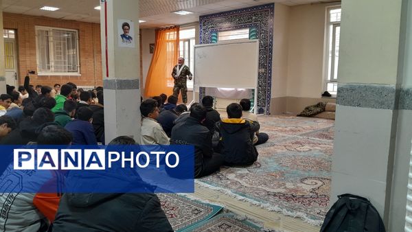 برگزاری جلسه درس آمادگی دفاعی نهم در مدرسه ابوریحان بیرونی شیفت صبح نیشابور