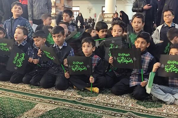 حضور دانش‌آموزان ناحیه دو شهرری در مراسم نوگلان فاطمی