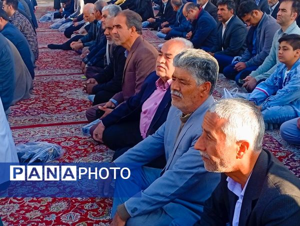 نماز عید فطر ۱۰ هزار نفری در کاشمر 