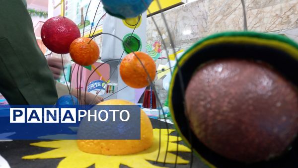 نمایشگاه هفته پژوهش در دبستان شاهد تحقیقی ناحیه ۶ مشهد مقدس