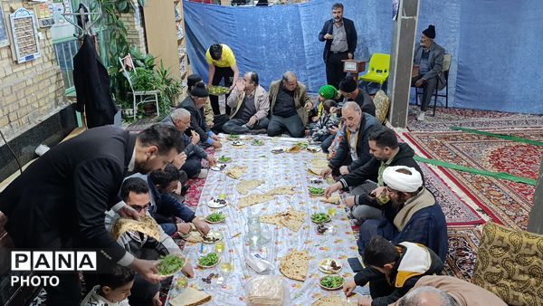 برپایی سفره‌های افطار ساده در شهر سفیددشت 