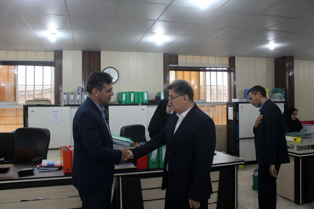 بازدید سرزده نوروزی مدیر کل آموزش و پرورش استان بوشهر از دوایر مختلف اداره کل