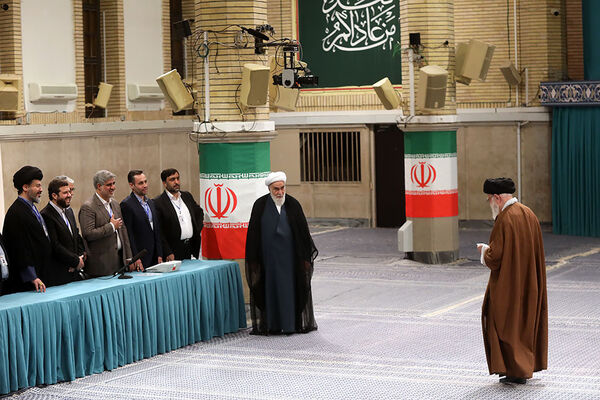 حضور رهبر معظم انقلاب در رای گیری مرحله‌ دوم انتخابات مجلس
