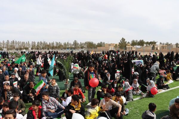 حضور پرشور دانش آموزان ابرکوه در راهپیمایی ۲۲ بهمن
