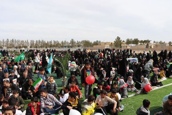 حضور پرشور دانش آموزان ابرکوه در راهپیمایی ۲۲ بهمن