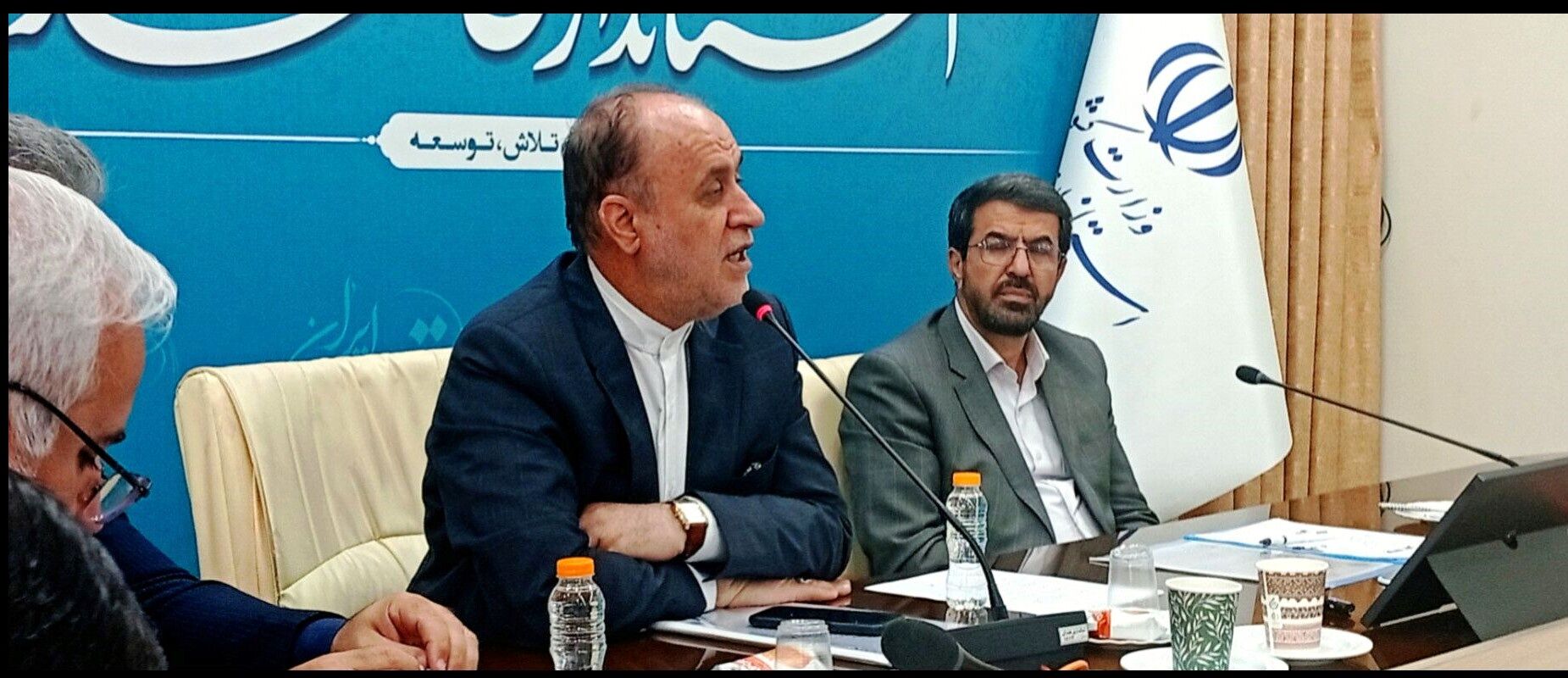 معلمان توانمند و الگو ، نسل آینده کشور رادر مسیر رشد قرار می‌دهند