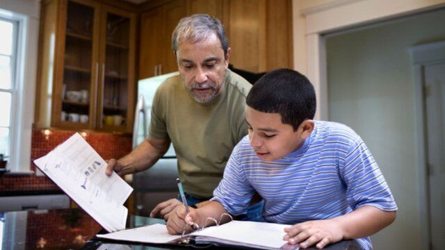 همراهی والدین نقش تعیین‌کننده‌ای در موفقیت تحصیلی و سلامت روان دانش‌آموزان دارد