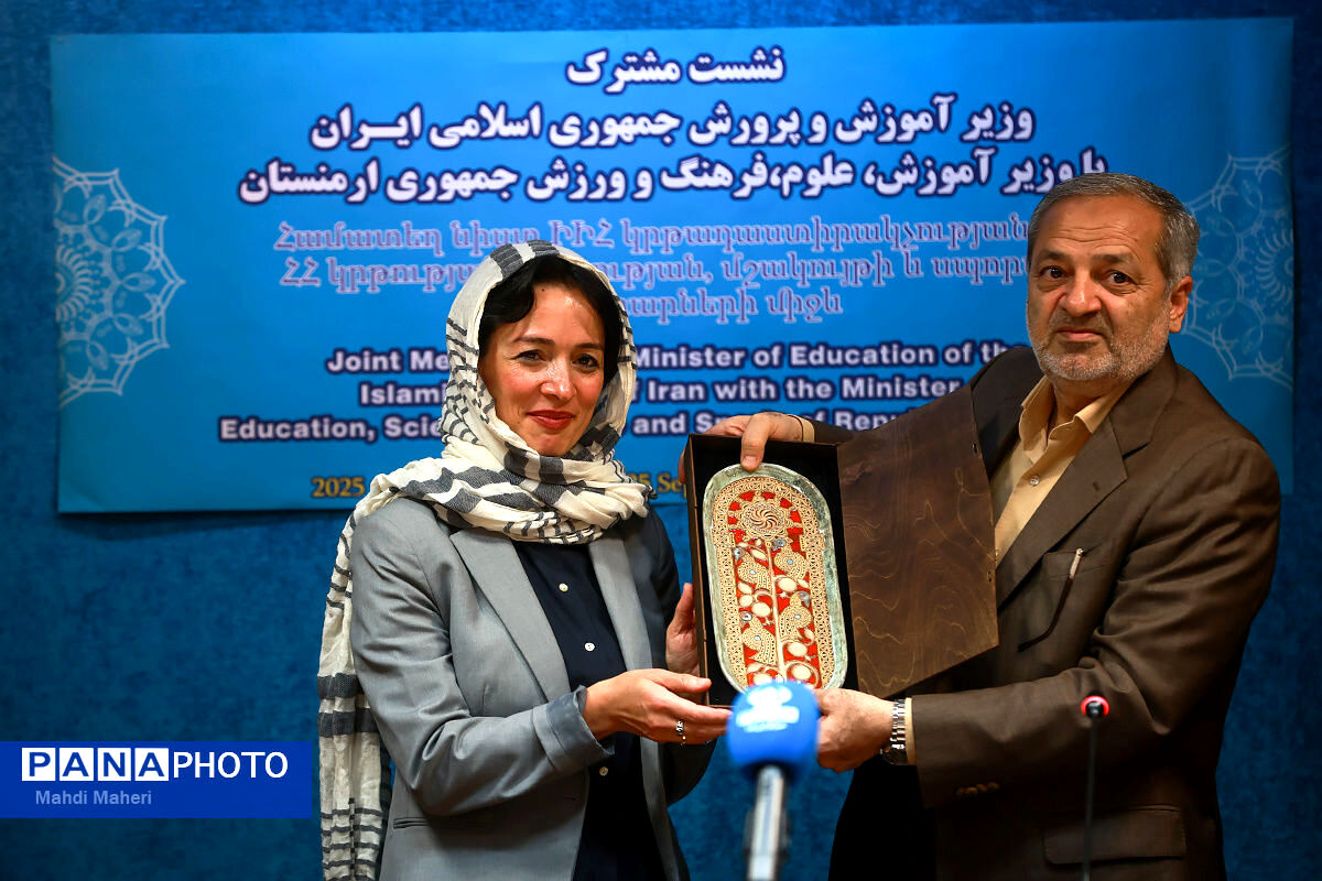 کاظمی: گسترش زبان و فرهنگ می‌تواند زمینه‌ساز روابط عمیق‌تر و پایدارتر شود/ آندراسیان: ارمنستان علاقه‌مند به توسعه ‌روابط آموزشی و فرهنگی با ایران است
