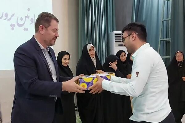 مراسم تجلیل از معاونین پرورشی، مربیان تربیتی و مشاورین مدارس منطقه کهریزک 