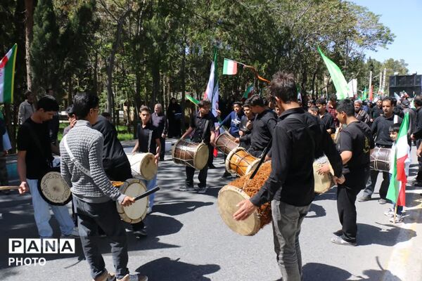 مردم در میدان، پای کار انقلاب اسلامی