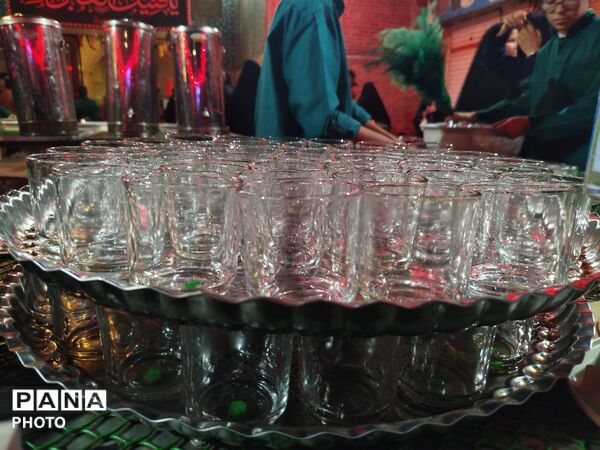 قاب پانا میزبان چای خوش عطر چایخانه حضرت زهرا (س)