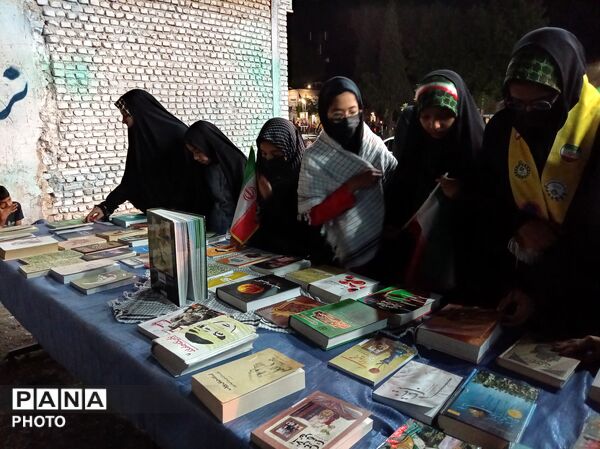 برپایی غرفه کتابخوانی در شهرستان خلیل آباد