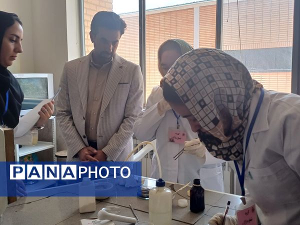 بیست و سومین دوره مسابقات آزمایشگاهی علمی مدارس در پژوهشسرای دکتر چمران شهرستان برخوار 