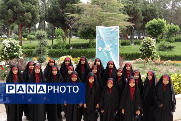 تجلیل از معلمان نمونه منطقه ۱۴ به مناسبت هفته گرامیداشت مقام معلم