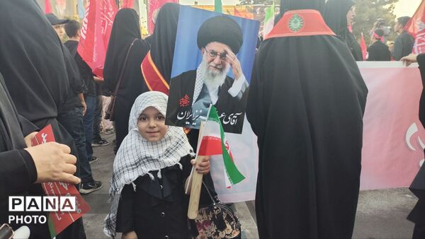 «باید برخاست» در اراک طنین‌انداز شد؛ پیام حماسه رهبر شهید به نسل نوجوان رسید