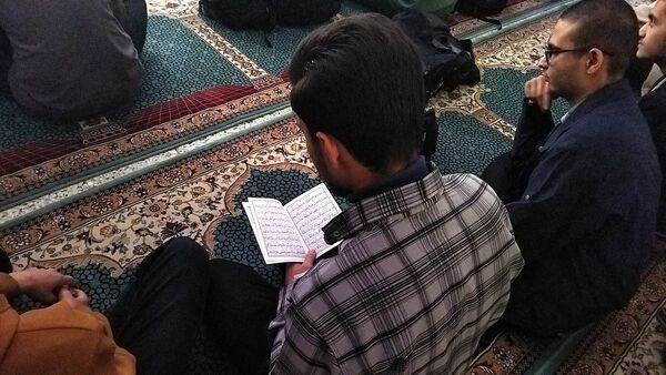 زیارت عاشورا  با یاد شهدای غزه در دبیرستان شاهد ابوذر غفاری 