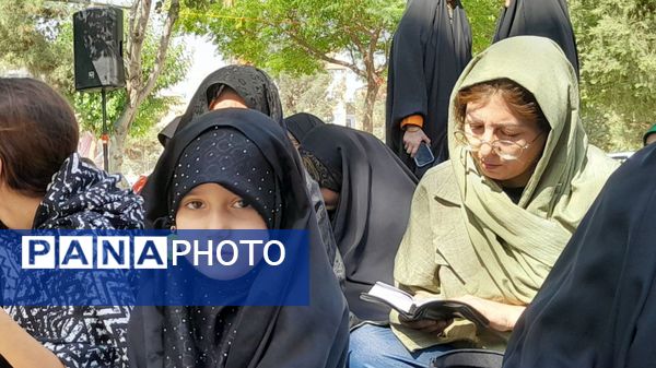  مراسم ختم دعای عرفه کنار مزار شهدای گمنام نسیم شهر 