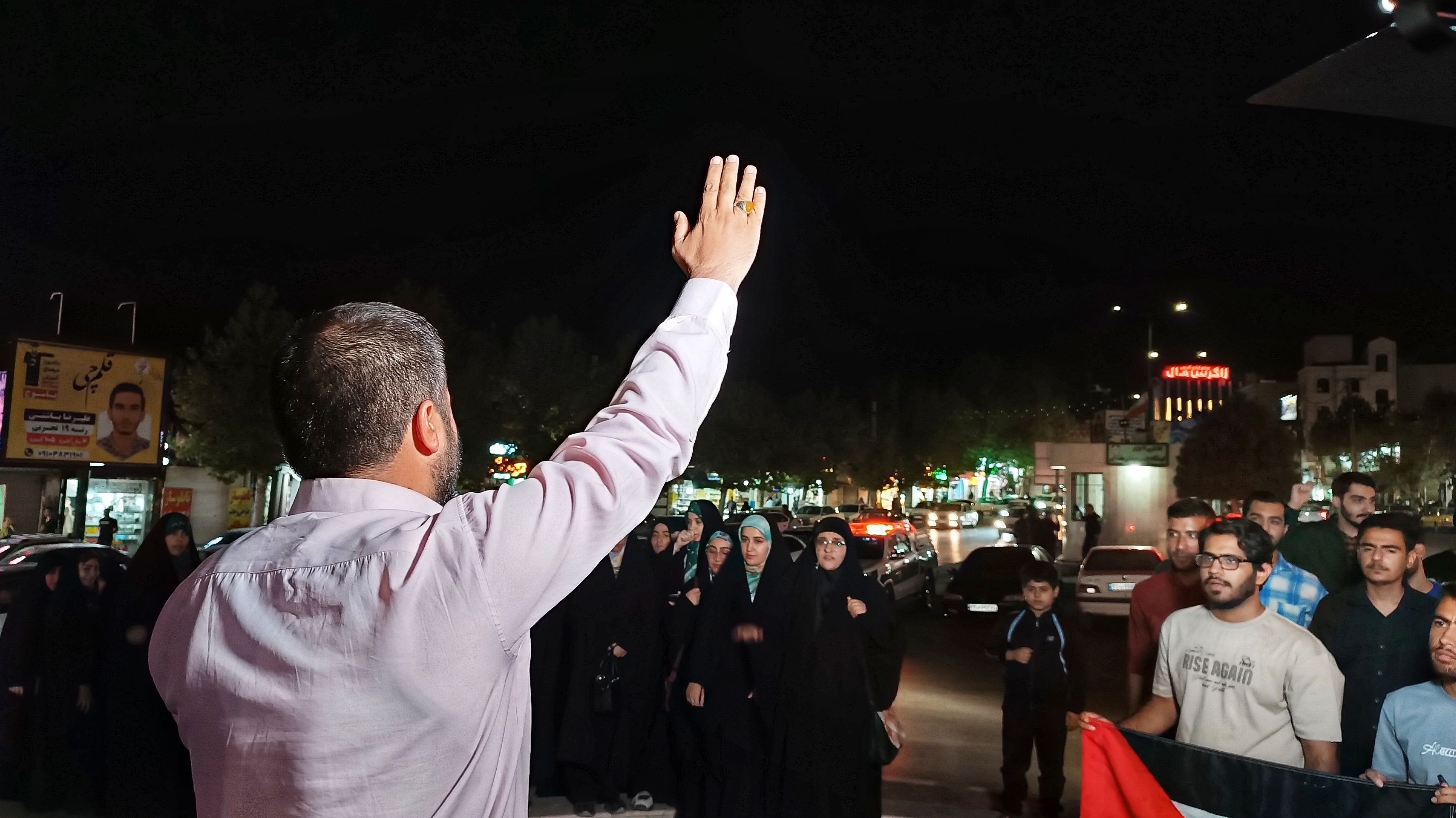 تجمع دانشجویان و دانش‌آموزان یاسوج در محکومیت توقیف کشتی «کاروان صمود» و ادامه حملات به غزه