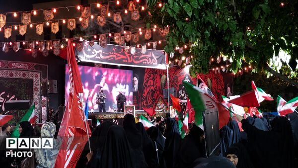 وداع باشکوه فرهنگیان، دانش‌آموزان و مردم منطقه ۱۷ با رهبر شهید ایران
