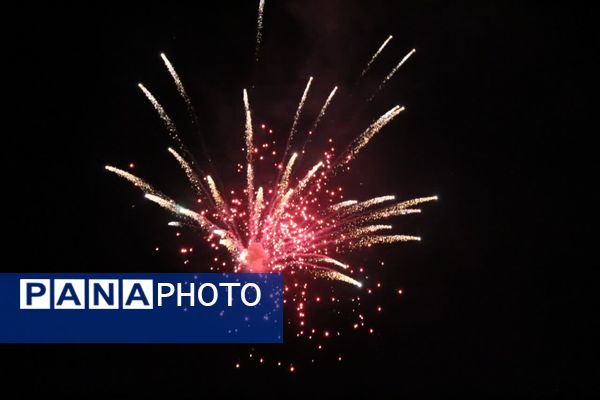 نورافشانی و گلبانگ الله اکبر در یزد، جلوه‌ای از جشن سالگرد پیروزی انقلاب