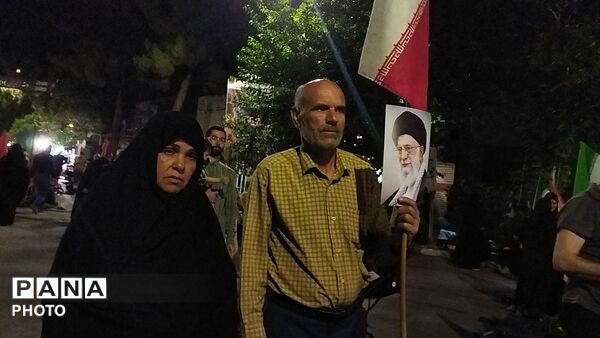 قاب هایی از رهبر شهید و رهبر معظم انقلاب در دستان سنگربان نیشابوری 