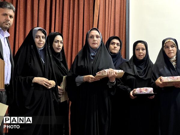 تجلیل از برگزیدگان تئاتر درسی و خبرنگاران پانا در ساوجبلاغ 