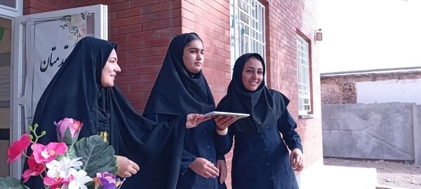 تجلیل از دانش آموزان چادری دبیرستان مادرمهربان خلیل آباد