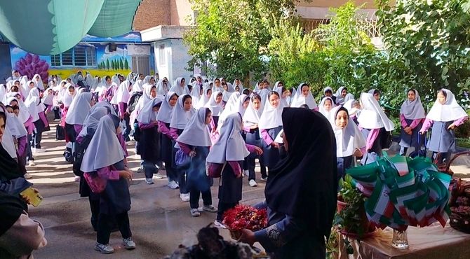 جشن آغاز سال تحصیلی در دبستان حافظ ۲